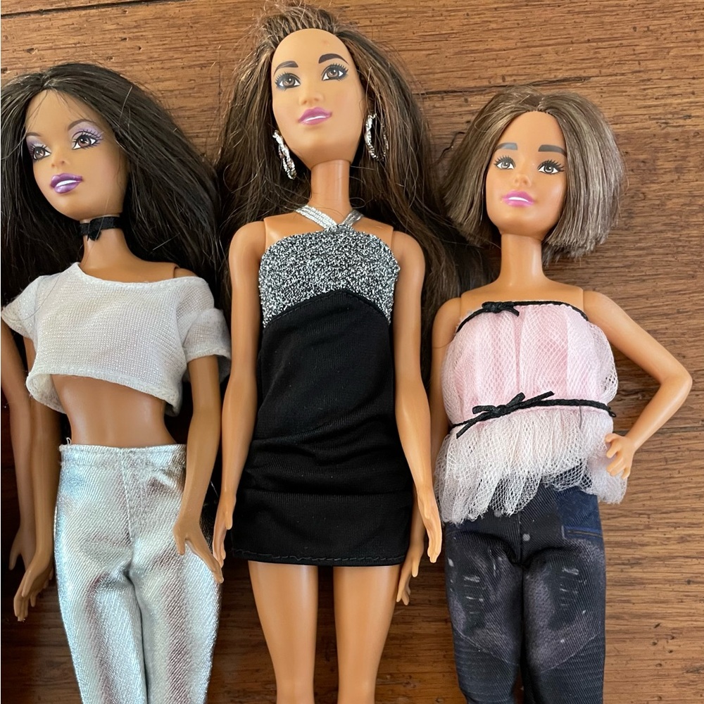Stylish Barbie Dolls 'Going Out Tonight' Four Pack - Picture 3 of 12